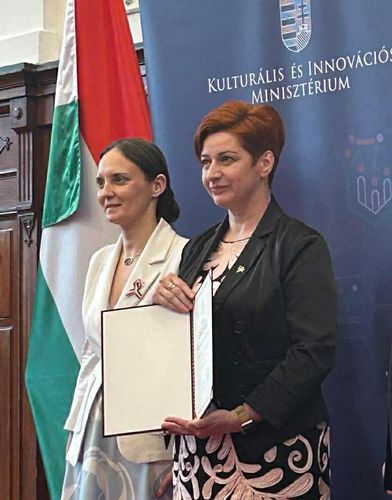 Hidasiné_DT_kitüntetés_szerkesztett.jpg